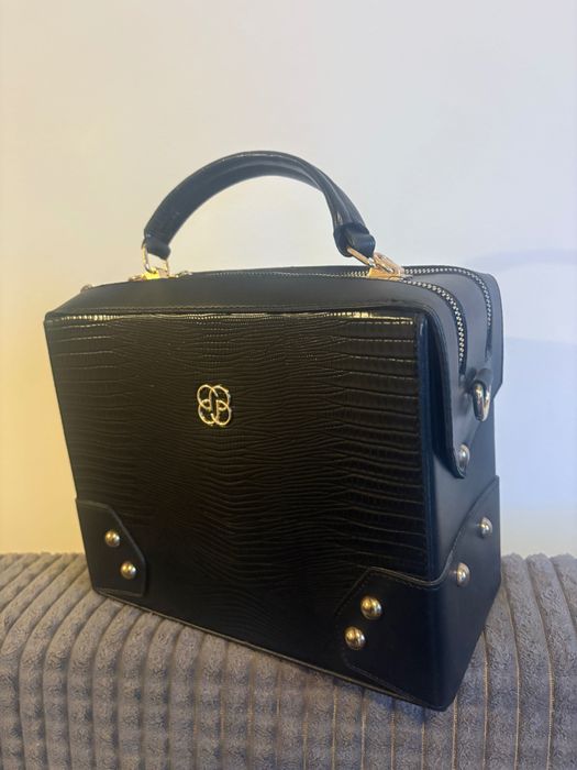 Елегантна кожена чанта