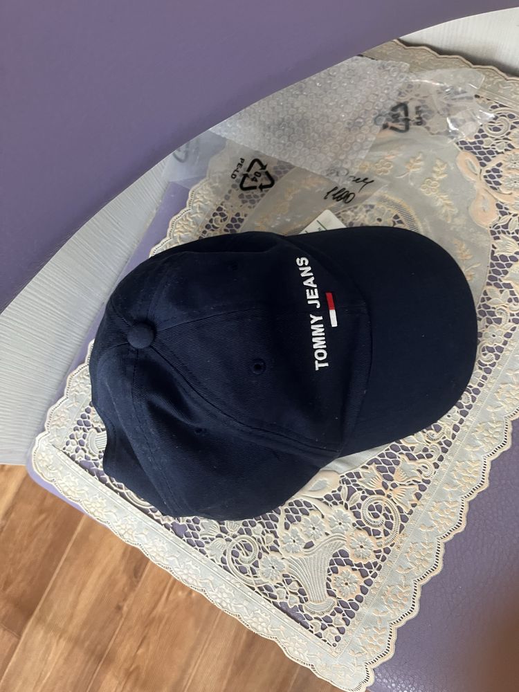 Tommy Hilfinger one size оригинал kangol adidas nike reebok calvin ea7