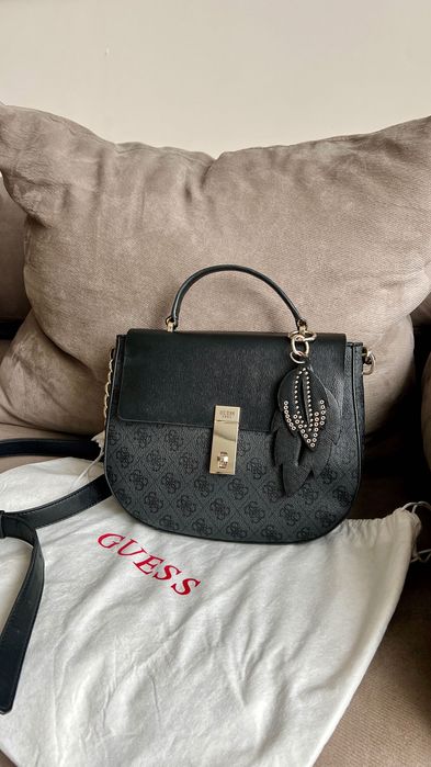Черна чанта GUESS