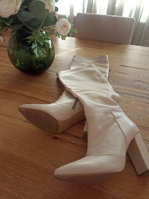 Vând cizme piele crem, ancolette ( Romania)