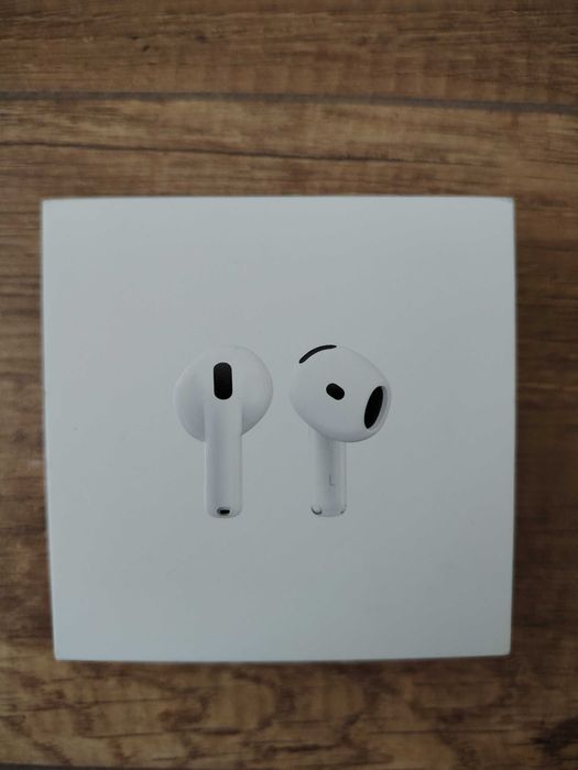 Apple AirPods 4 чисто нови слушалки