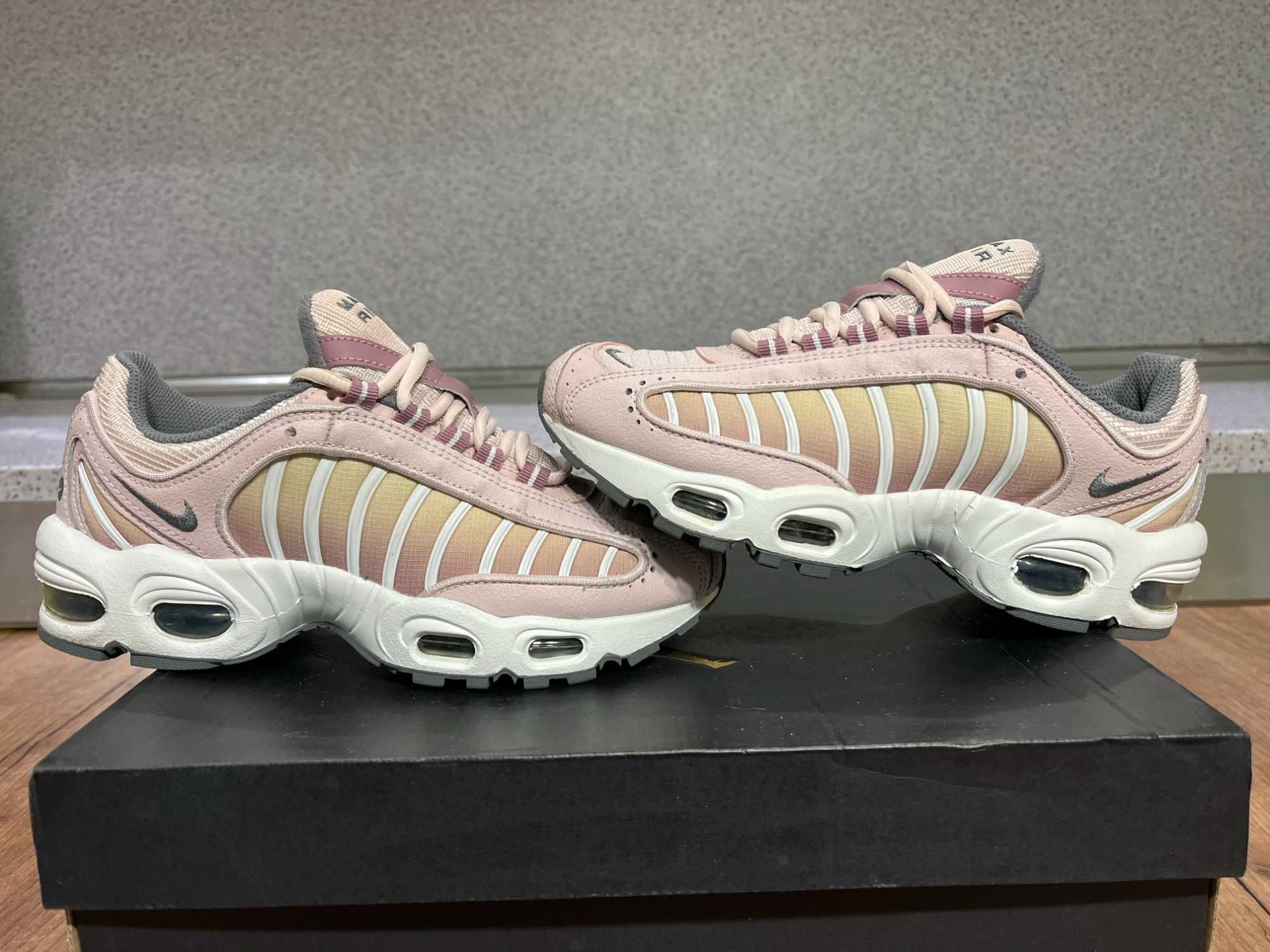 ОРИГИНАЛНИ *** Nike Wmns Air Max Tailwind IV / Pink White