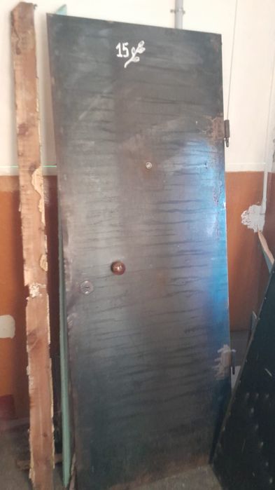 Продам железную дверь