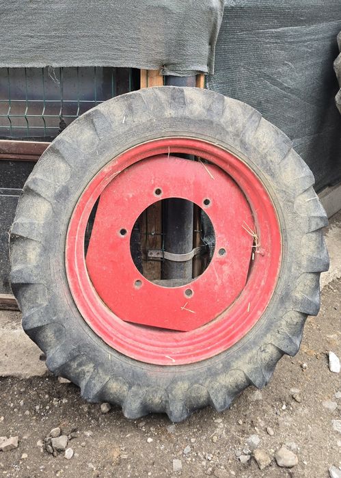 Vând roți tractor Fiat R32