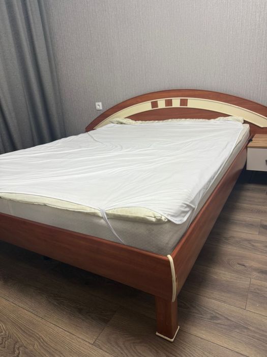 Кровать с тумбами