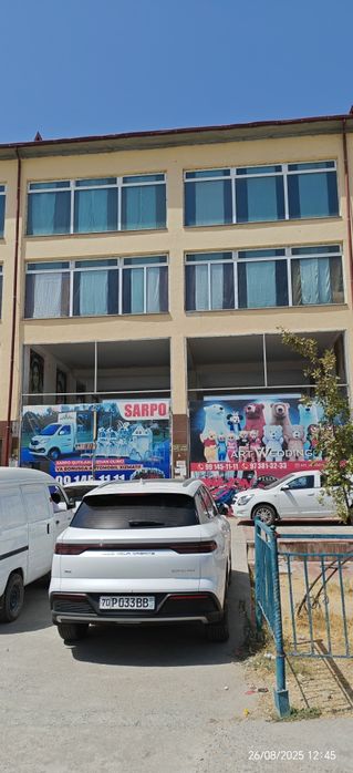 Ijaraga noturar bino 3500 m/kvadrat maydonga ega savdo kompleks