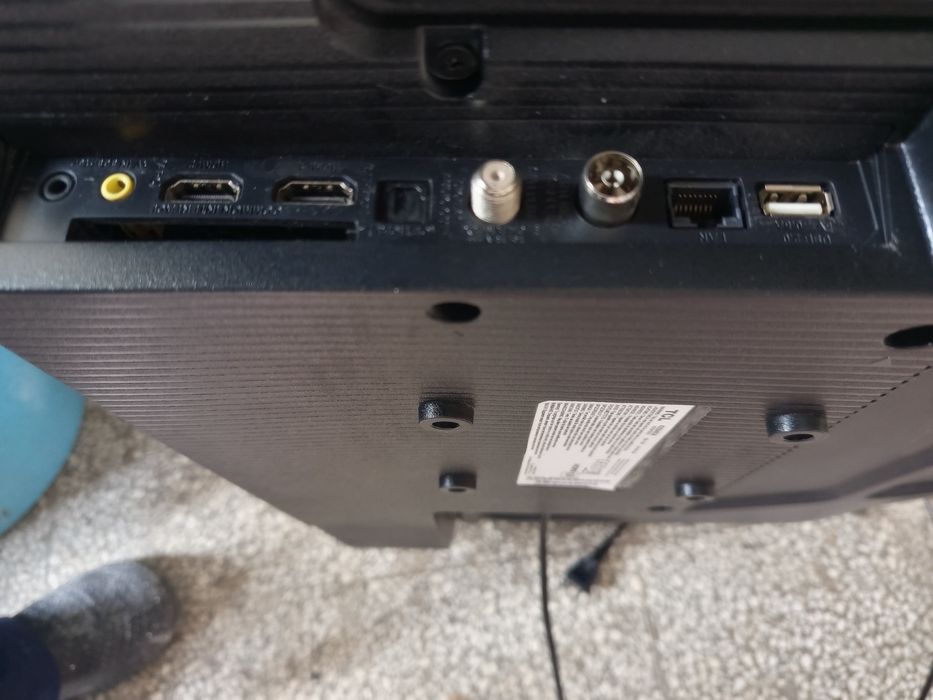 Продавам 2 телевизора на части