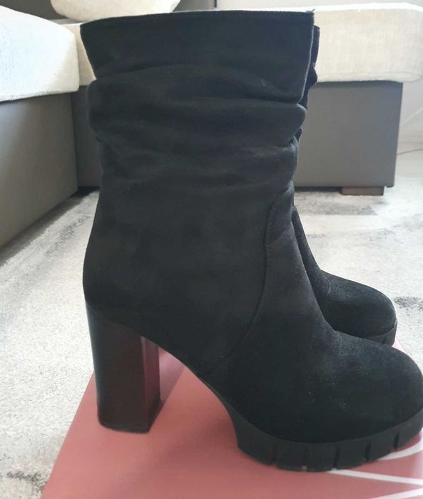 Дамски боти велур на дебел ток 37 номер