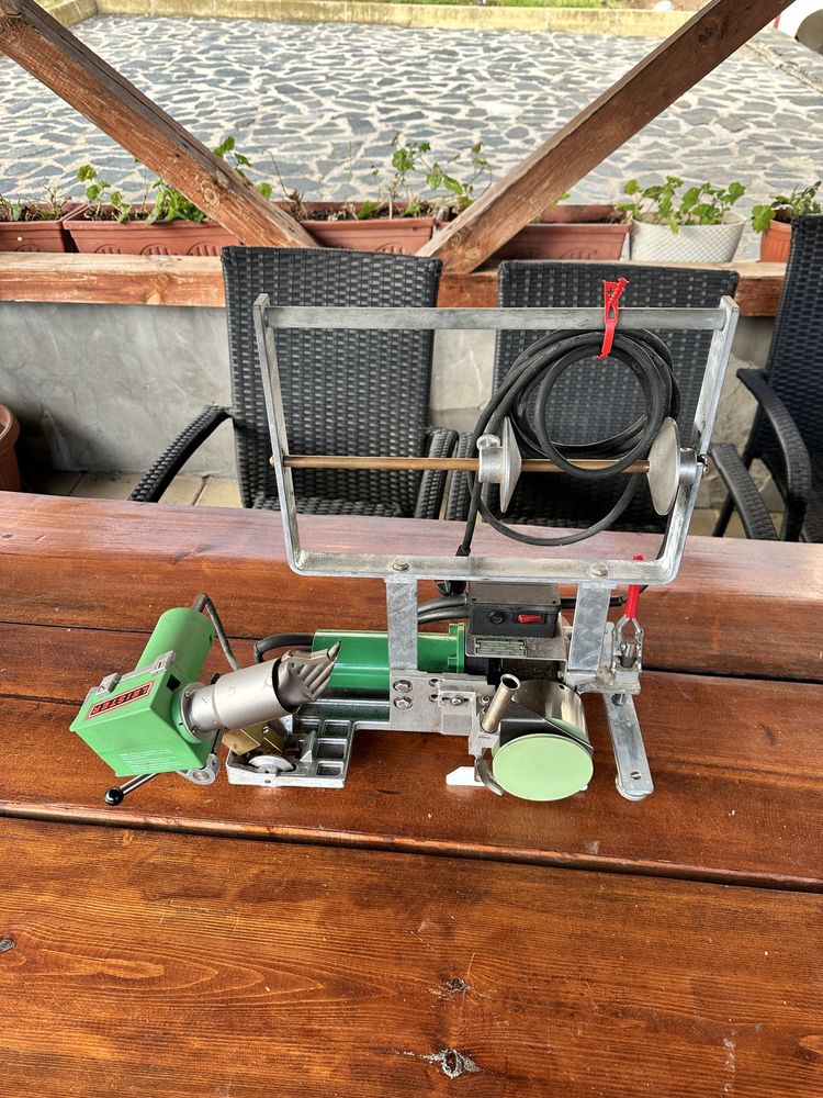 Робот Leister Universal 6e за заваряване на ПВЦ