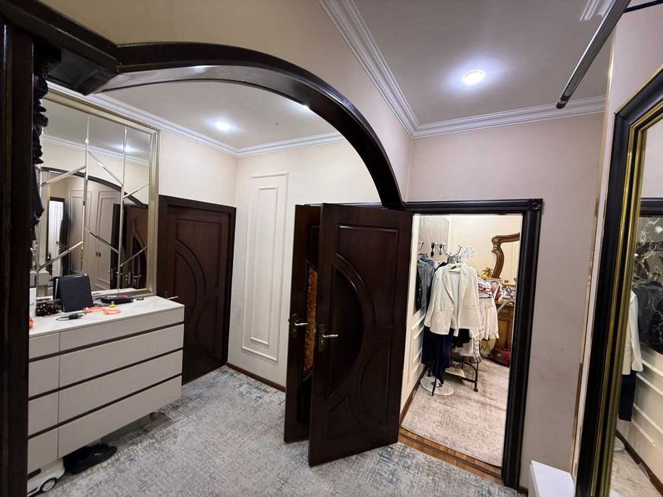 Медгородок 4 хона 1-этаж квартира ШОШИЛИНЧ сотилади!