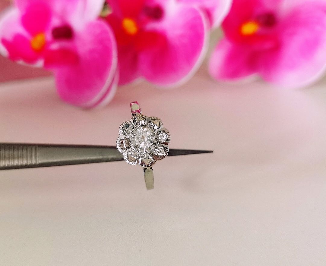 Inel vintage superb din aur de 18K și un diamant de 0.23 ct