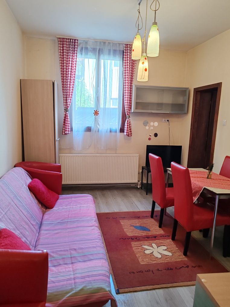 Închiriez apartament