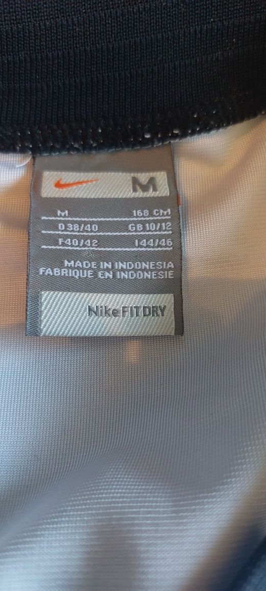 Продавам оригинален Nike FIT DRY