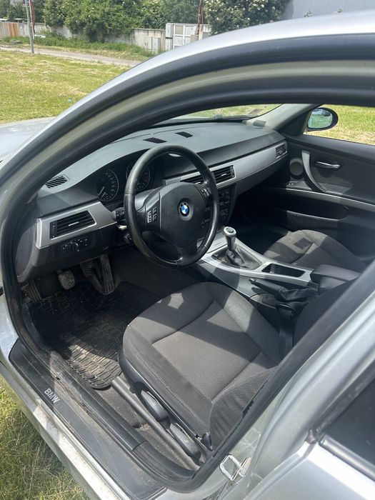 Продавам BMW 320