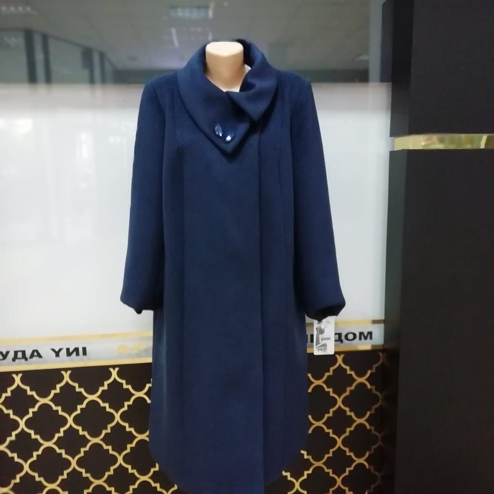 Женское демисезонное пальто.