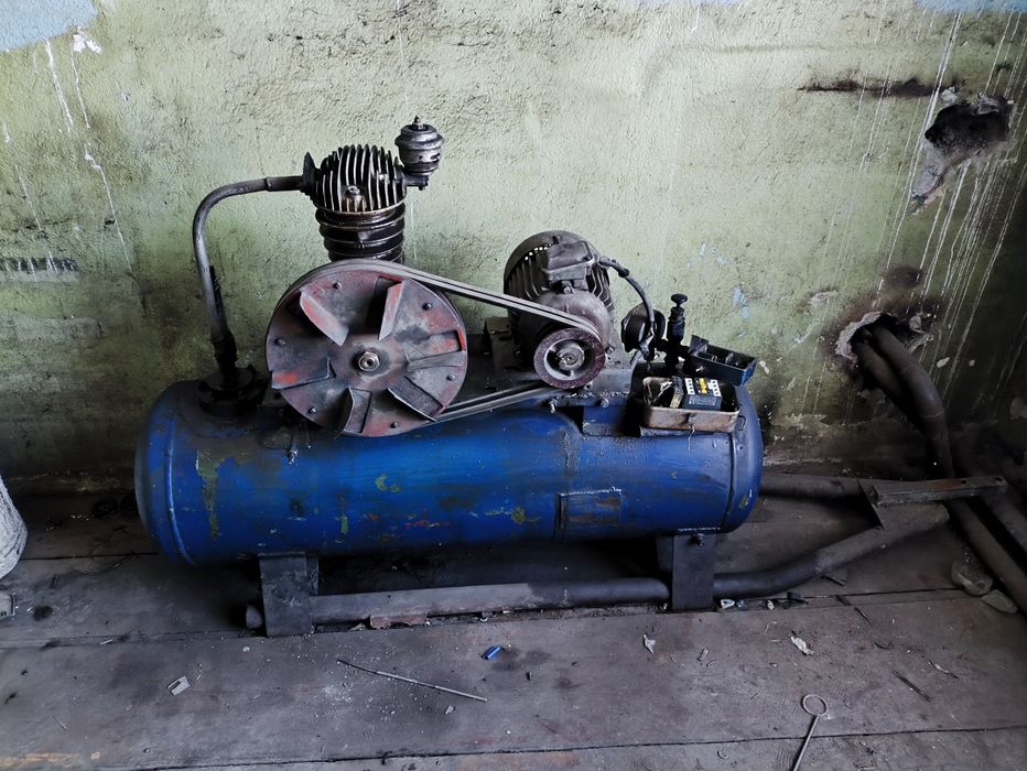Продам компрессор воздушный