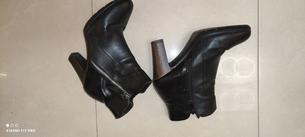 Reducere! Ghete/ Cizme mărimea 38