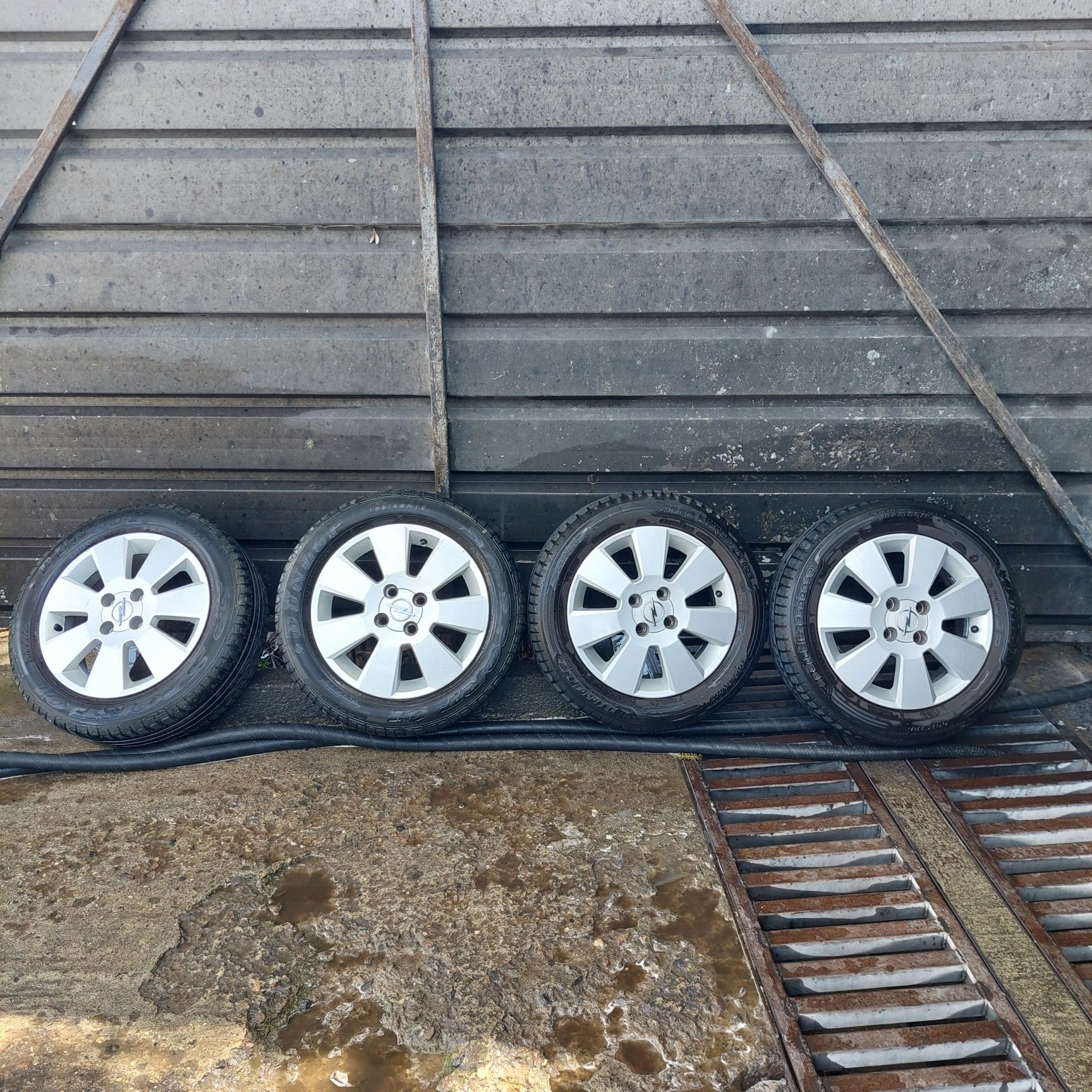 Оригинални джанти за Opel 15" 4x100 с гуми 185х60х15