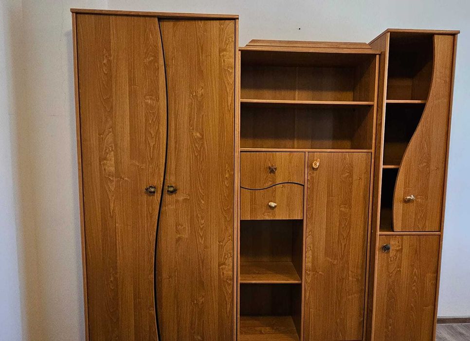 Vand mobila cu 4 corpuri + birou