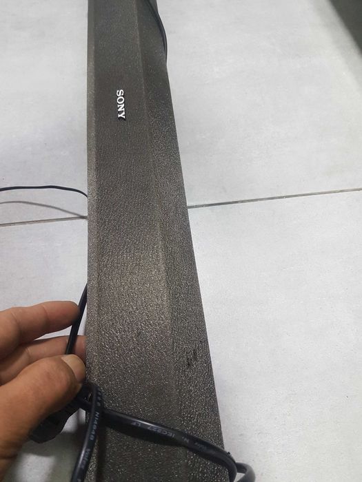 Soundbar Sony cu subwoofer incomplet