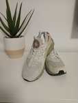 Adidasi cream Nike