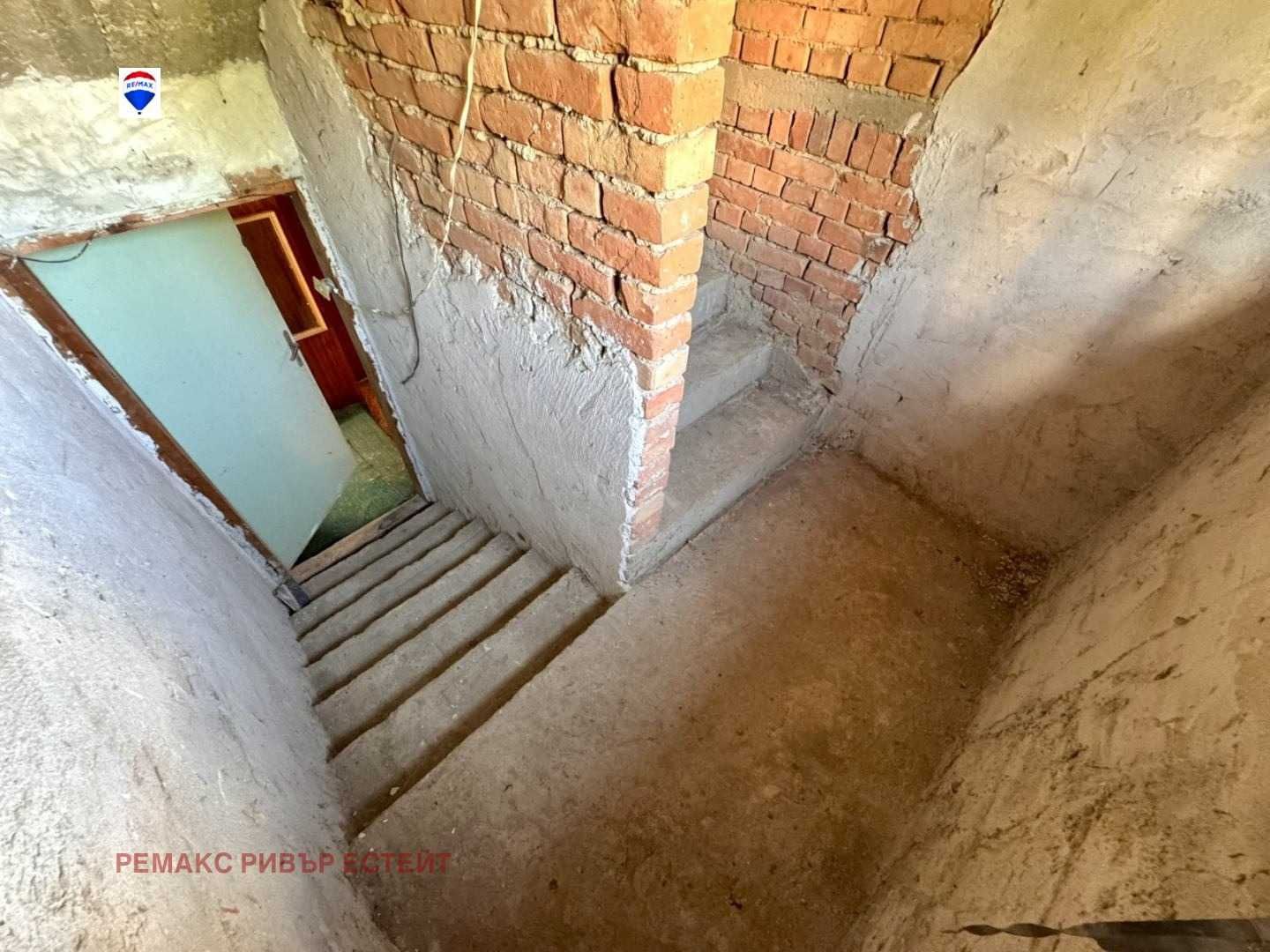 Къща на два етажа за продажба  в гр. Две могили