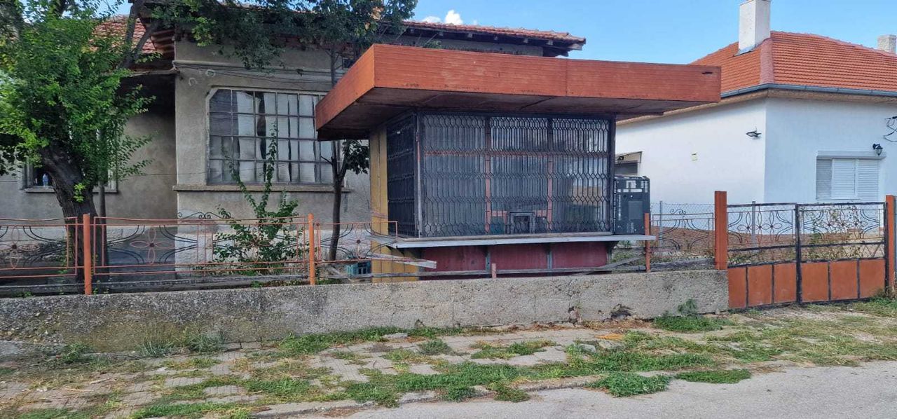 Продава се Къща в Дулово - 780 кв.м за 79 €/кв.м - Снимка #3