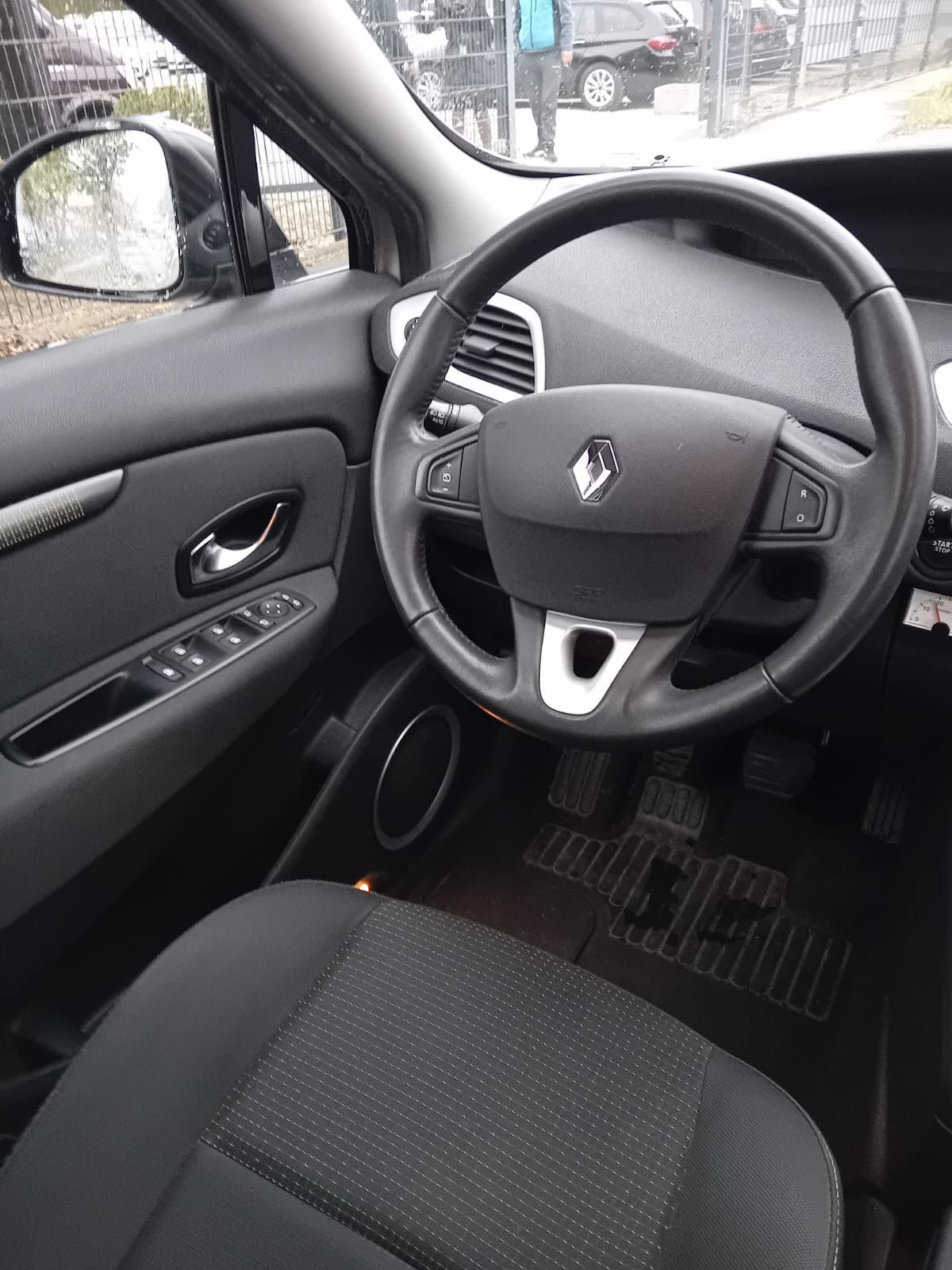 Vând Renault scenic lll 2010