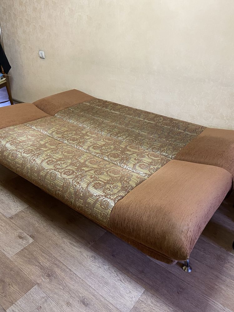 кресло и диван.