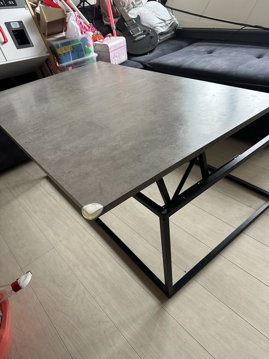 Маса с повдигащ механизъм