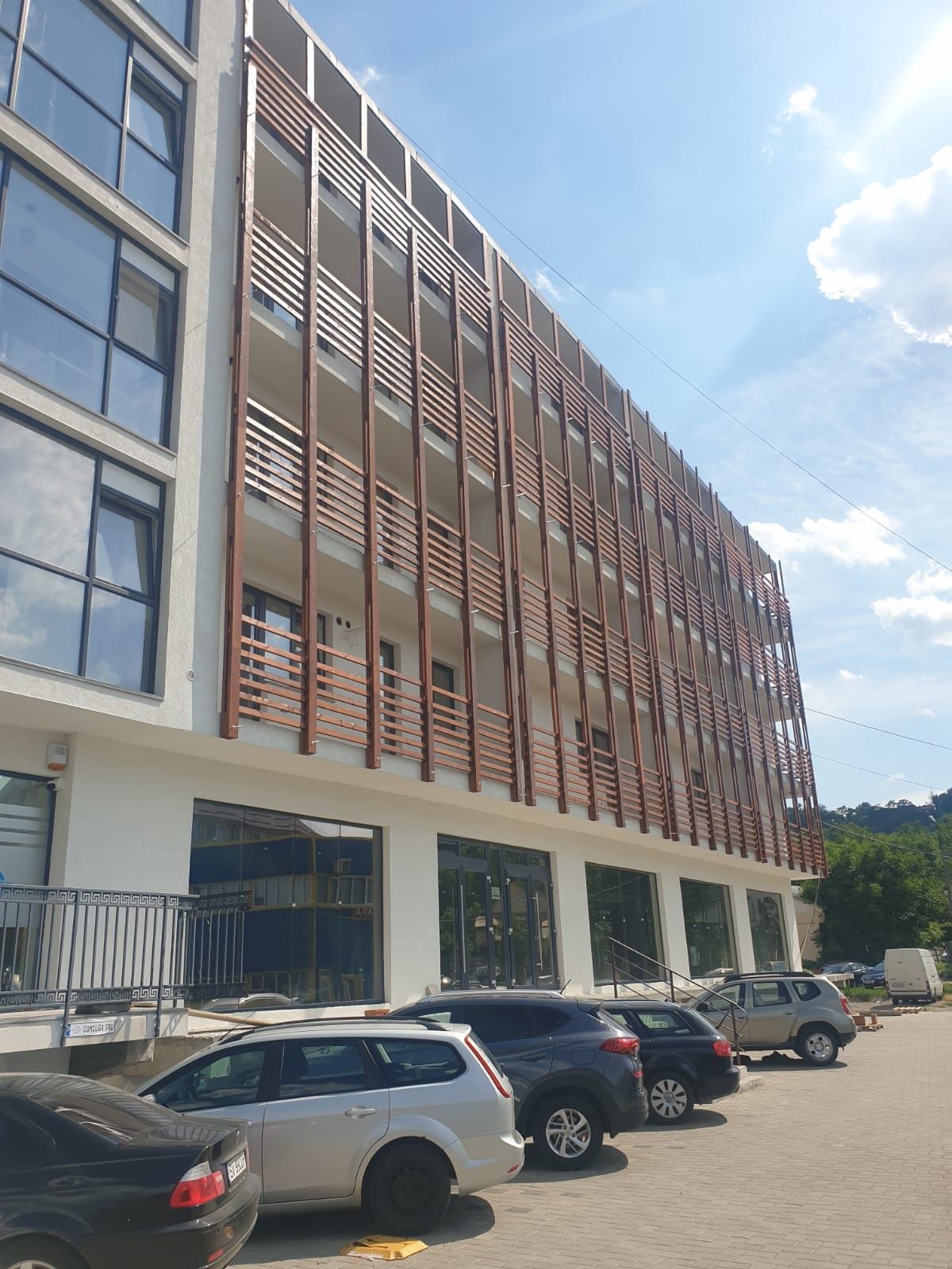 Spatii comerciale de închiriat/ vanzare 100-1400 mp
