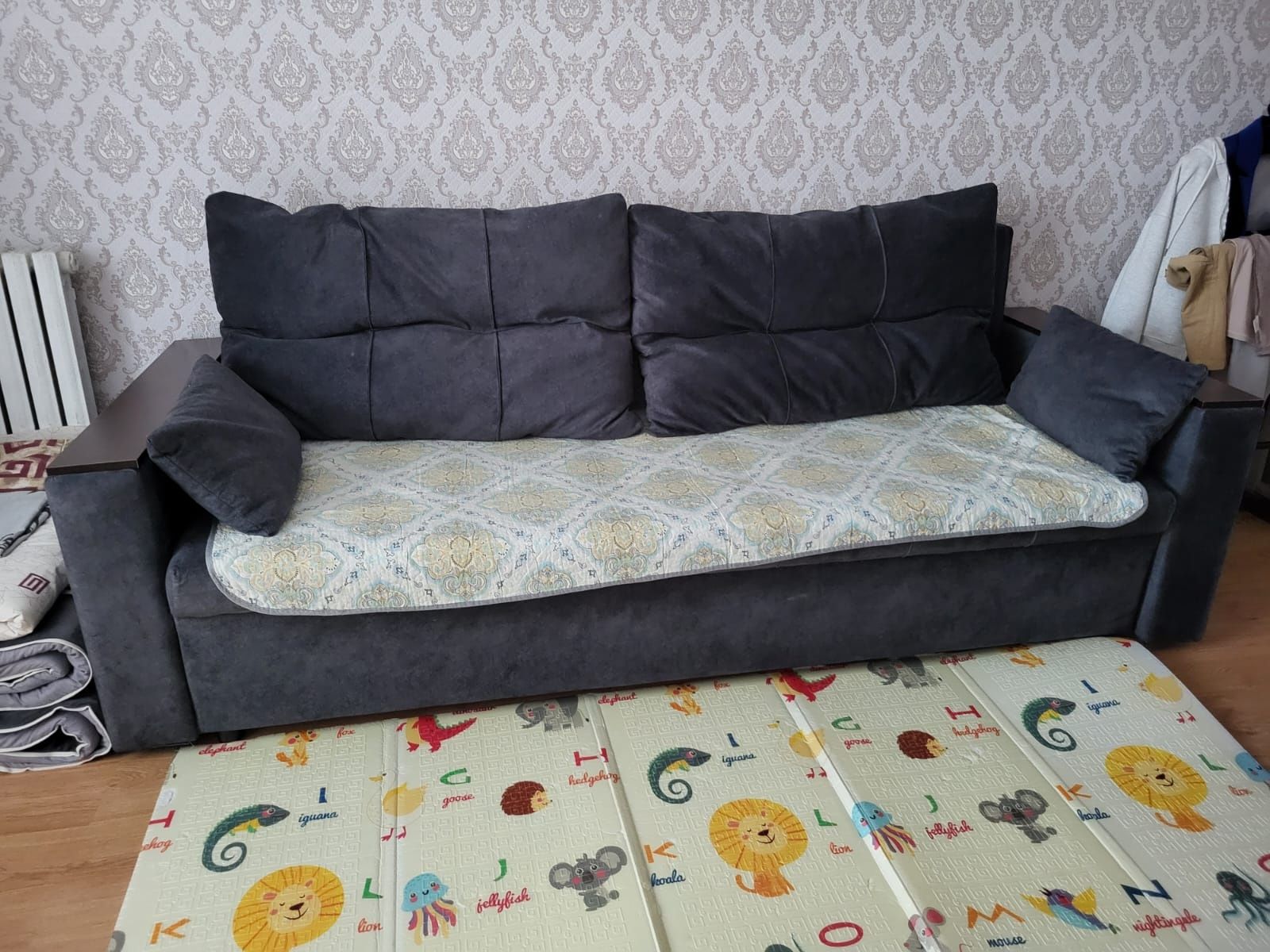 Продам диван чистыц