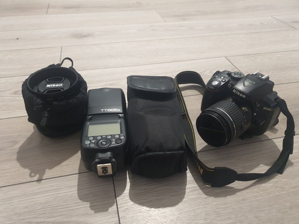 Vand DSLR NIKON D5300 + accesorii