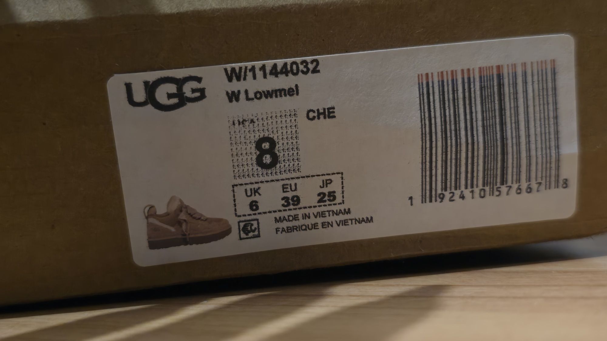 UGG Lowmel Sand 39