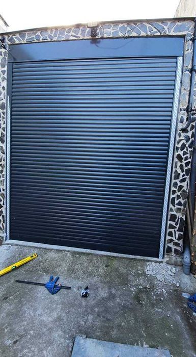 Usi:garaj:tip+rulou-din aluminiu