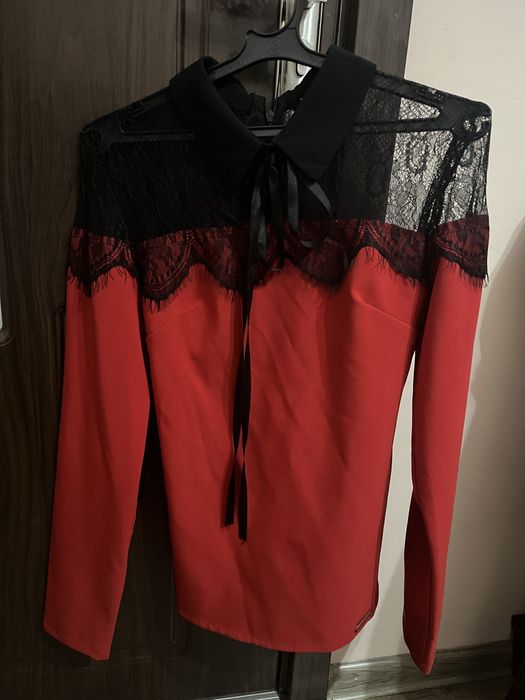 Червена Блуза с дантела