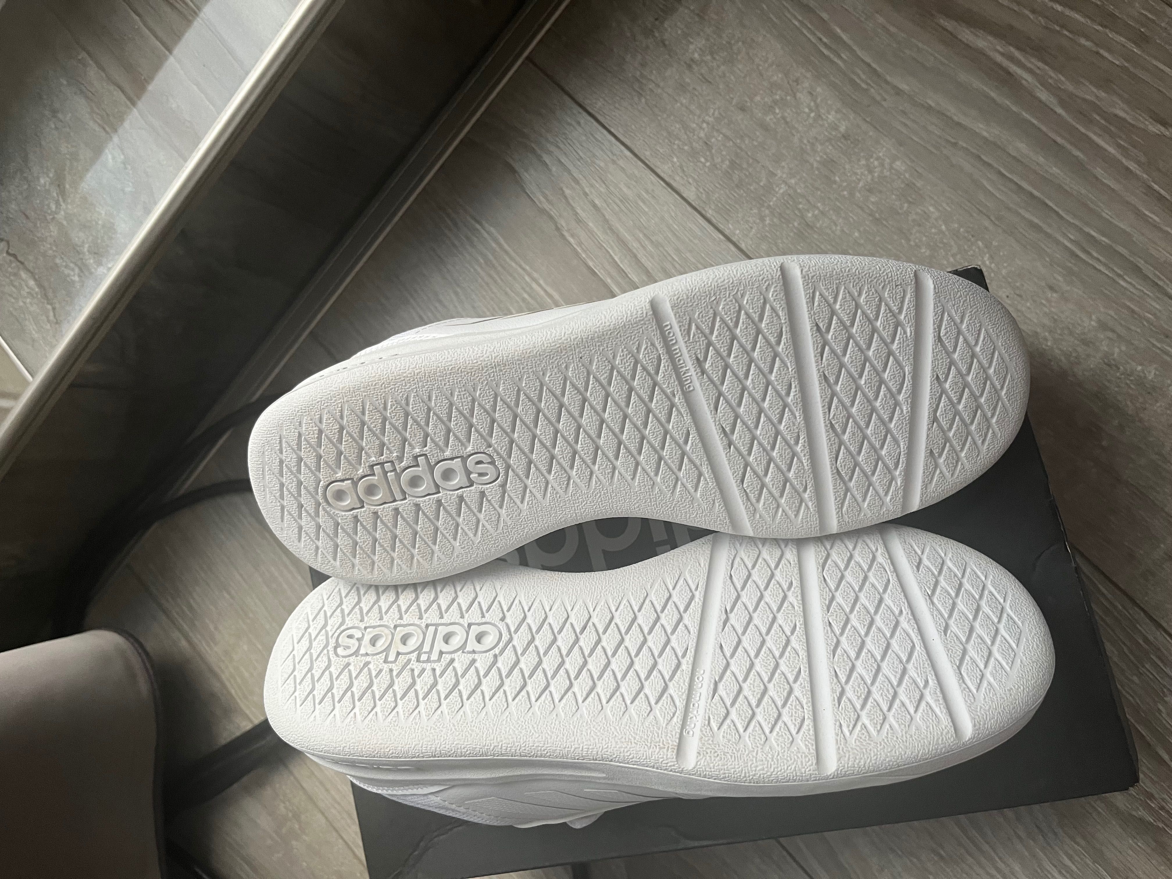 Чисто нови маратонки Adidas Tensuar K