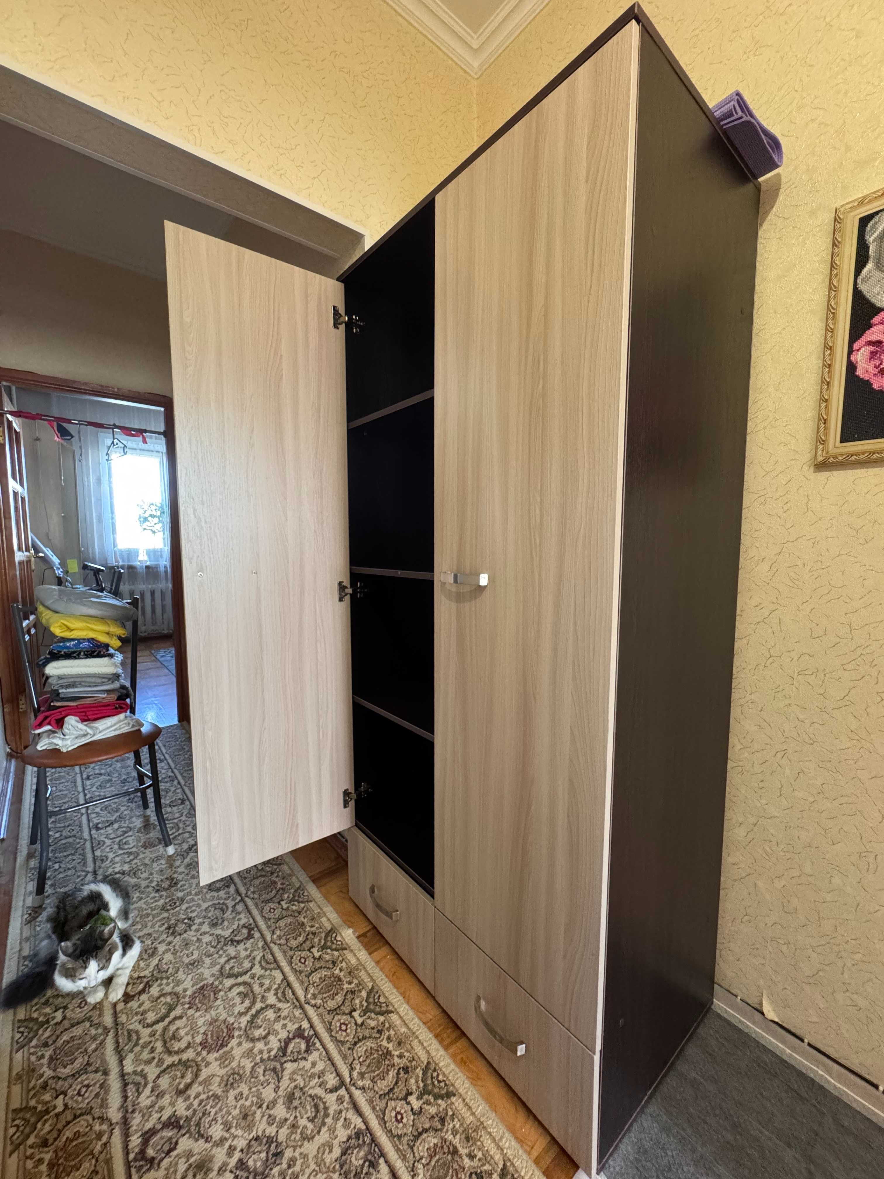 продам шкаф двустворчатый