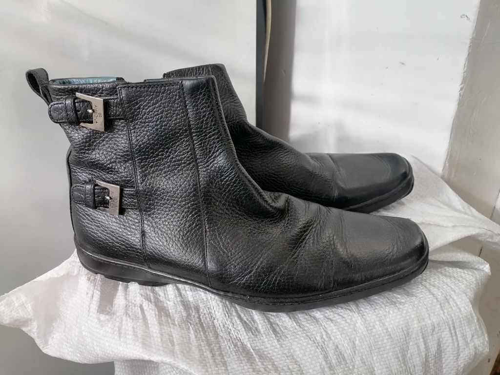 Продам фирменные сапоги.