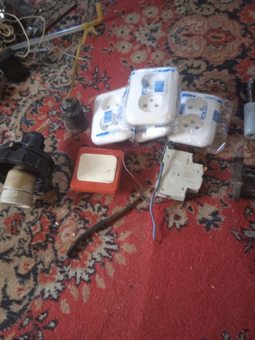 Продам четыре резетки