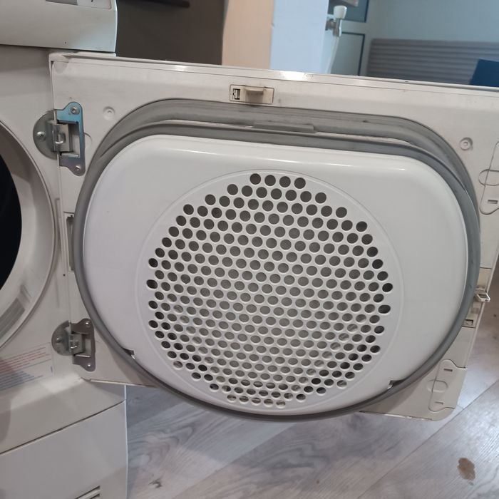 Продавам сушилня AEG Lavatherm 7kg НА или За части