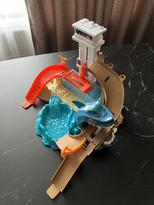 Продам трек Hot Wheels Атака Акулы
