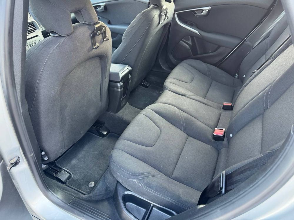 Volvo V40 2.0d D2 Автомат Facelift/Navi/LED Euro6B