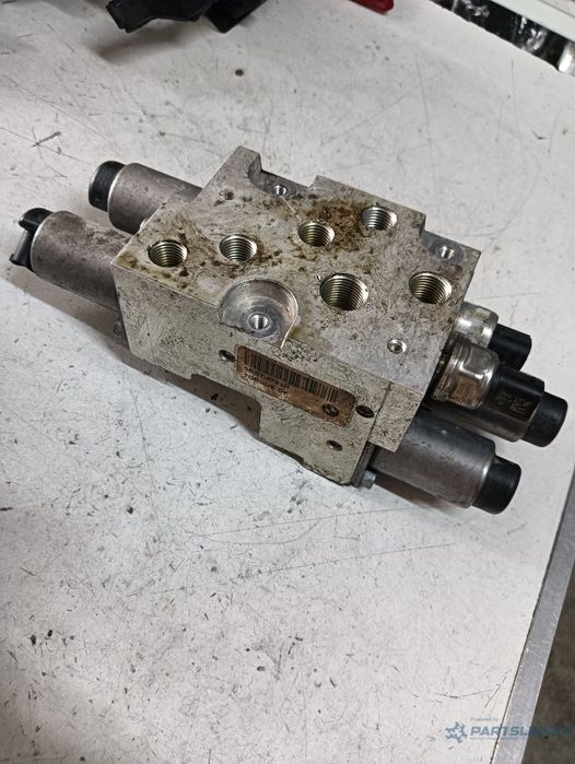 Bloc valve suspensie pneumatica  BMW X5 II (E70) [ 2006 - 2013 ] OEM 6782737