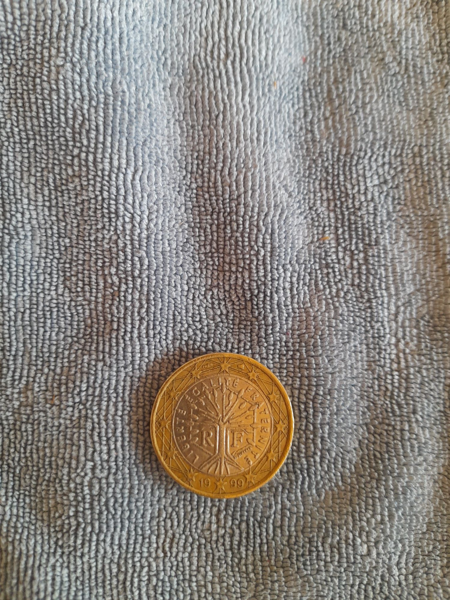 Френска монета...