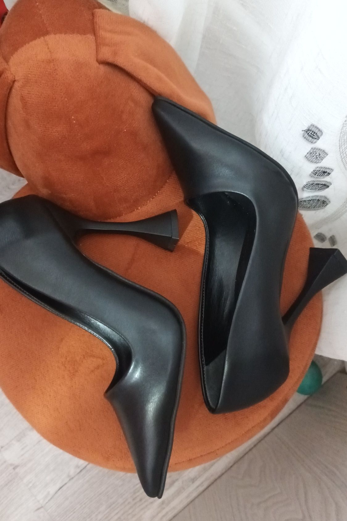 Pantofi stiletto