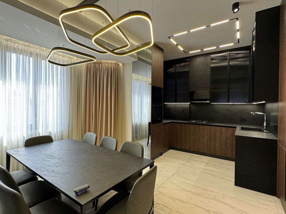 Продаётся 3-комнатная квартира в элитной новостройке на ул. С. Азимов