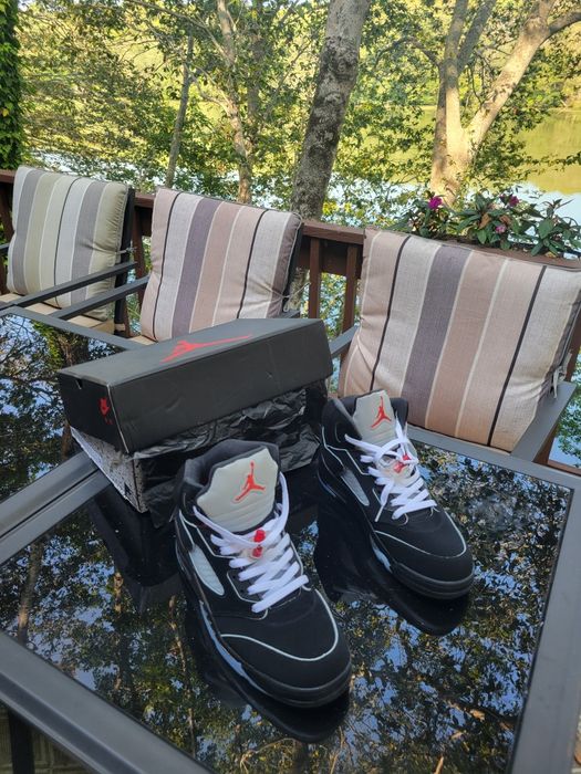 Продавам супер нови кецове jordan 5 OG black metalllic