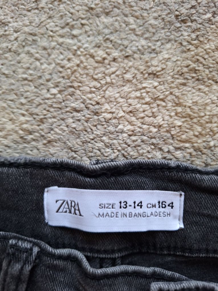 Продам джинсы на девочку новые Zara