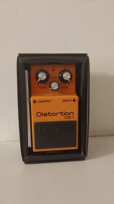 Гитарная педаль Boss DS - 1